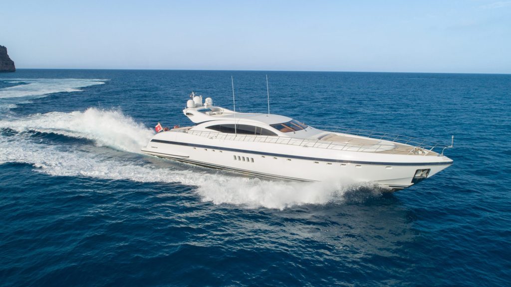 yacht mangusta 108 mad 25