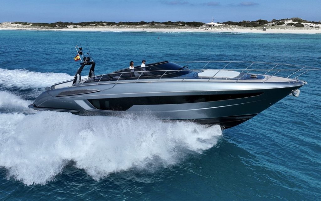 yacht riva rivale 56