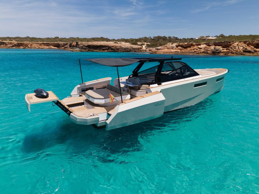 yacht evo aroa 13