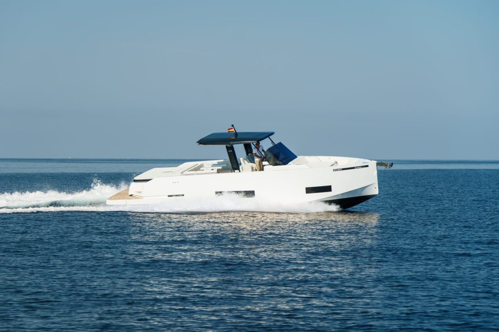 yacht d42 circle 2