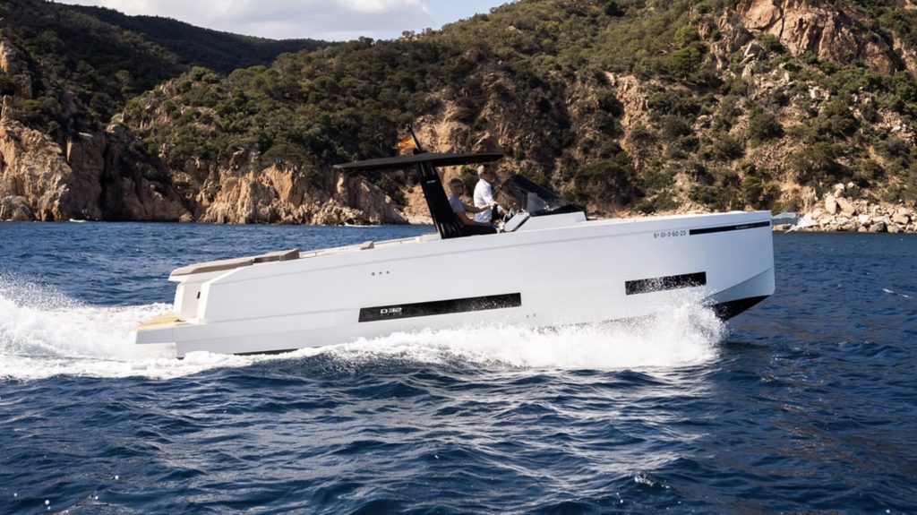 yacht d32 queen 1