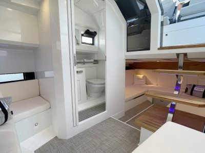 DE ANTONIO YACHTS IBIZA D36 OPEN HAVANA 1 CHARTER IBIZA www.deantonioyachtsibiza.com INTERIOR 2