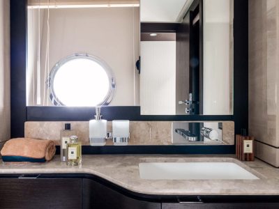 Azimut-66-yacht-charter-master-bathroom